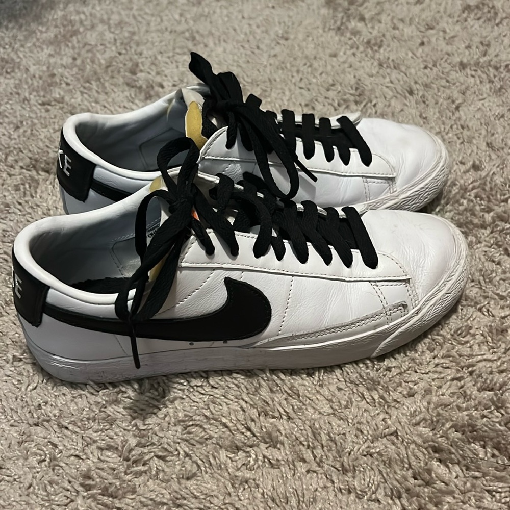 WOMENS NIKE BLAZER SNEAKER- SIZE 7